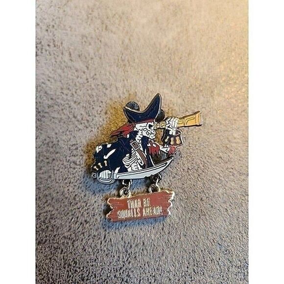 Disney Pirate Skeleton Telescope Pirates Of the Caribbean Pin - Picture 2 of 4